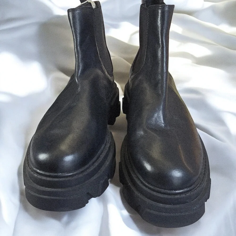 Sam Edelman Daelyn Chelsea Lug Sole Boots Woman 11 Black‎ Leather Waterproof NEW